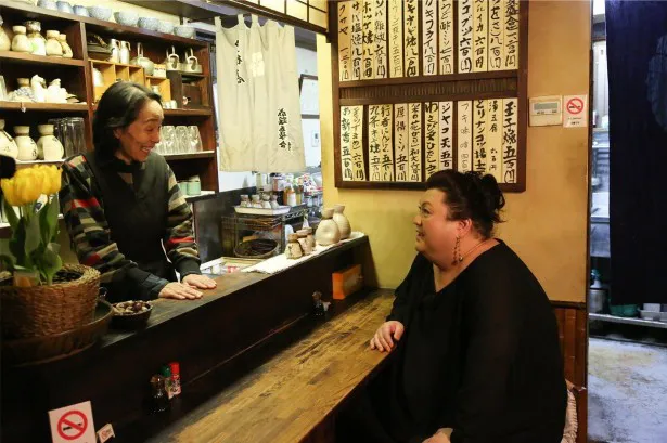 【写真を見る】大分料理店に立ち寄ったマツコは大分・臼杵の名物料理“きらすまめし”を頂く！