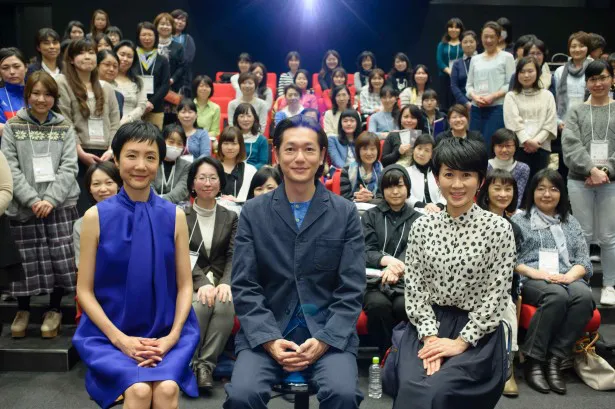 「日曜美術館　女子会トークイベント」に出席した(写真左から)はな、井浦新、伊東敏恵アナ