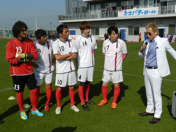 関西の伝統の大会「フジパンCUP」優勝チームと芸能界のサッカー通が激突！