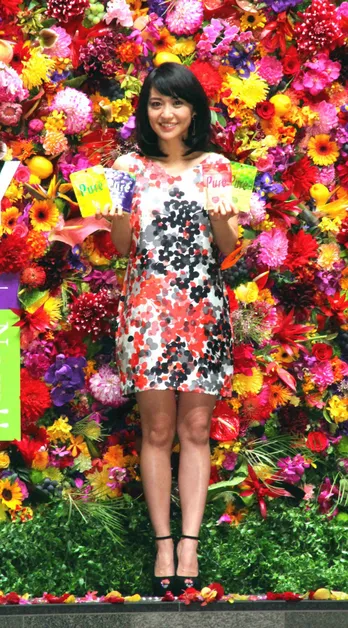 「恥ずかしいですね(照)」大島優子が大胆衣装で登場