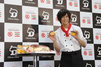 佐野岳が生公開「あ～ん」でファン100人を魅了！