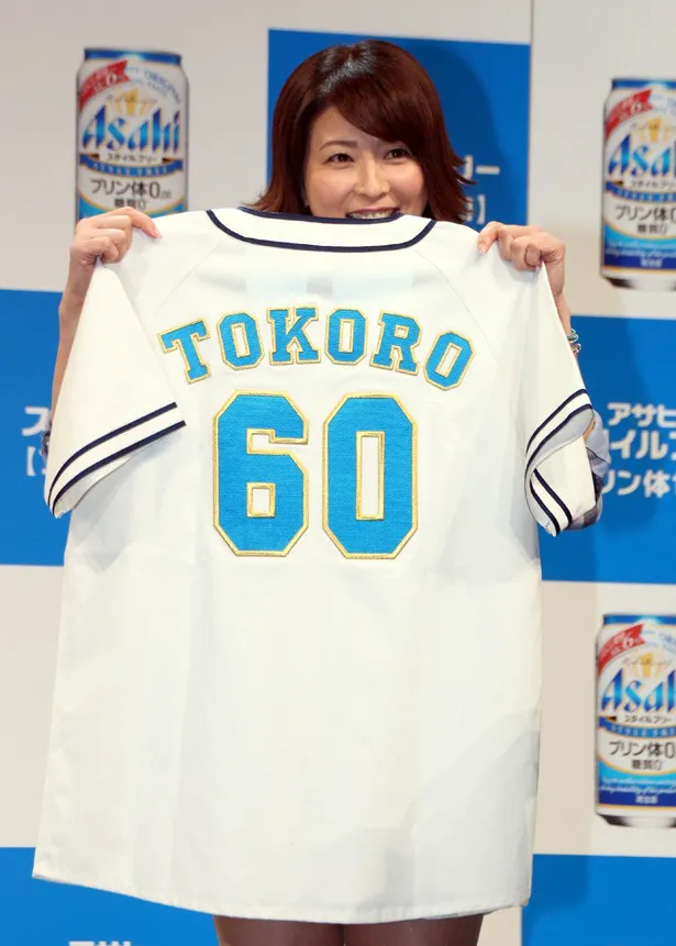 ことしで還暦となった所に、森高が「TOKORO　60」と入ったTシャツをプレゼント