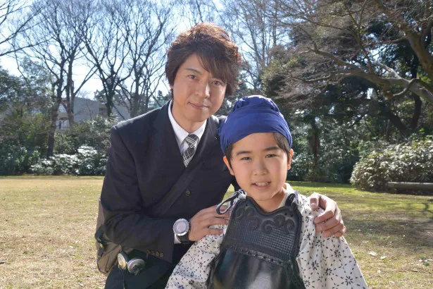 5月17日(日)放送のドラマスペシャル「遺留捜査」に出演する上川隆也、鈴木福くん(写真左から)