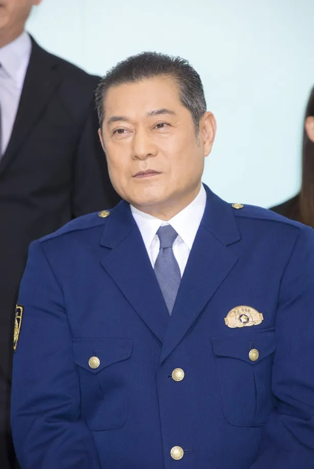 捜査権限を持たない戸隠らに特捜支援の許可を与える警務部長・岩瀬厚一郎を演じる松平