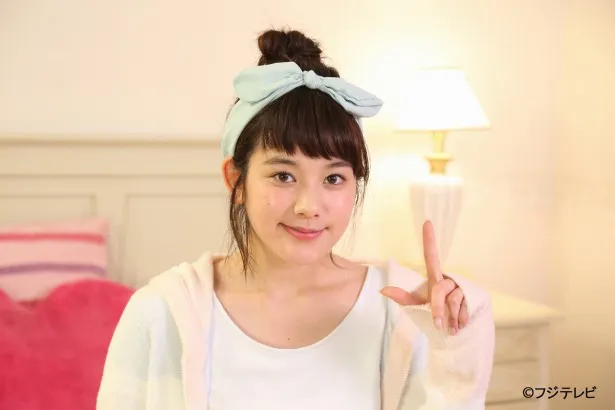 「次なるTV」でパジャマ姿を披露する筧美和子。自身初のMCに挑む