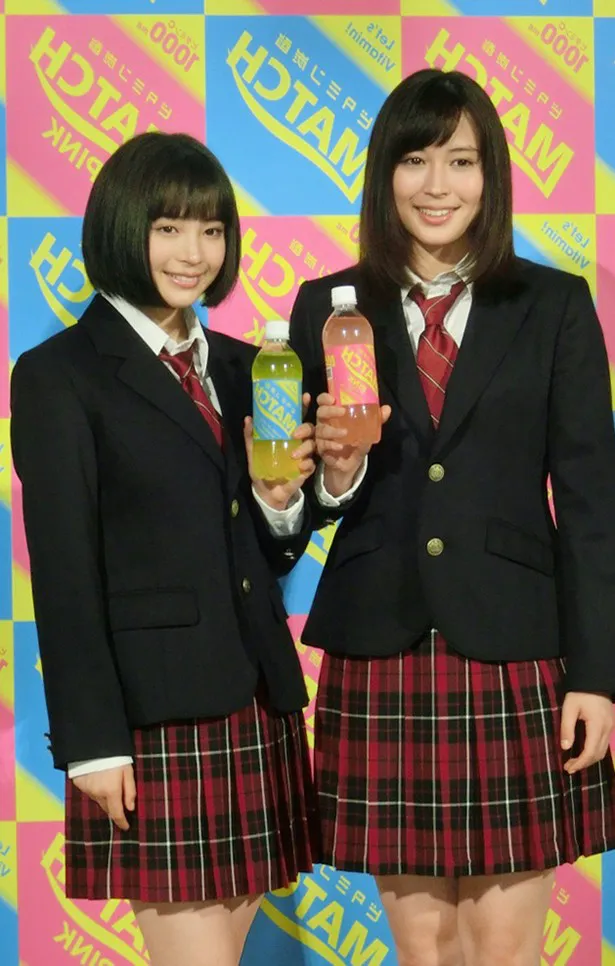 「マッチ」の新CM発表イベントに広瀬アリス、すずが姉妹で登場