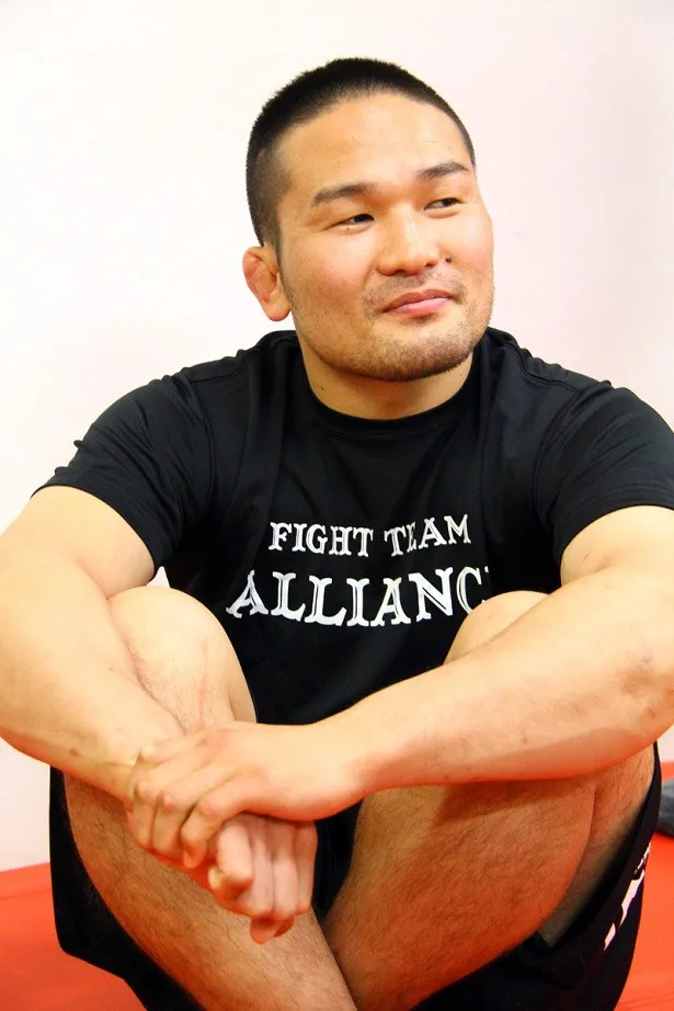 UFCファイターで高阪の弟子の菊野克紀。沖縄拳法空手の突きを披露し、会場が大きくどよめいた