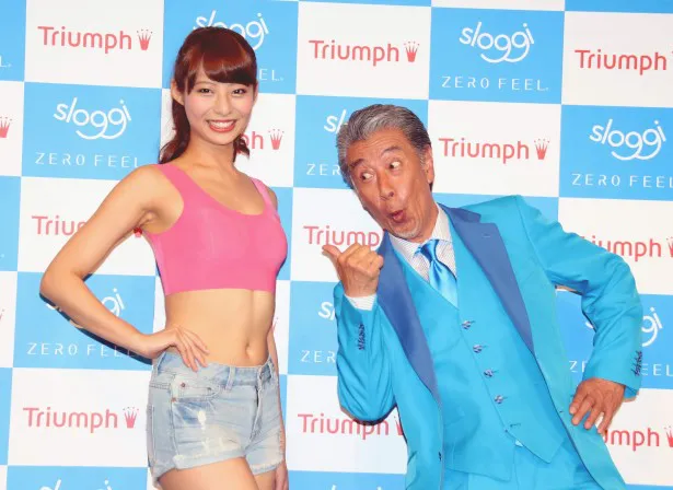 発表会に登場した2015トリンプ・イメージガールの永田レイナと高田純次(写真左から)