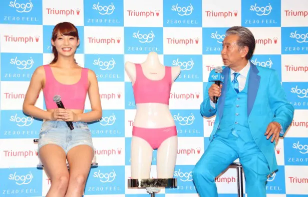 画像 高田純次がトリンプガールと女性用下着をアピール 12 Webザテレビジョン