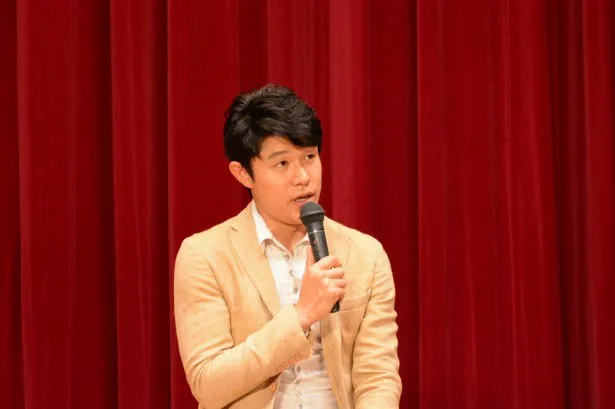 鈴木は学生に向け、自身の留学経験談を熱く語った