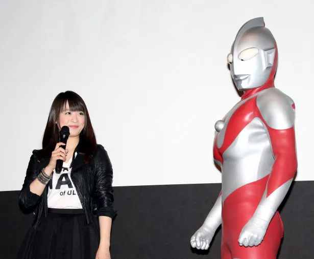 「お父さんと弟がウルトラマンの大ファンで、私も影響を受けました」と告白