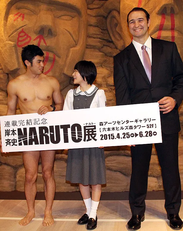 【写真を見る】小島よしお(写真左)が「何も履いてないように見える」と心配すると生駒里奈が笑う