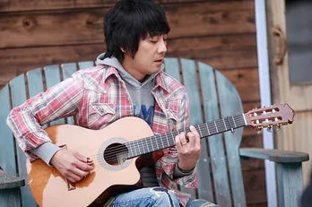 山崎まさよし&和田唱が自給自足のパーティー&ライブ