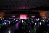 神奈川・パシフィコ横浜にて握手会は開催され、約1万人のファンが駆け付けた！