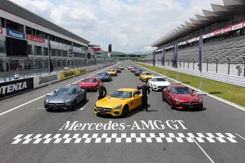 ベンツの新型スーパーカーが仮面ライダーの“敵”に