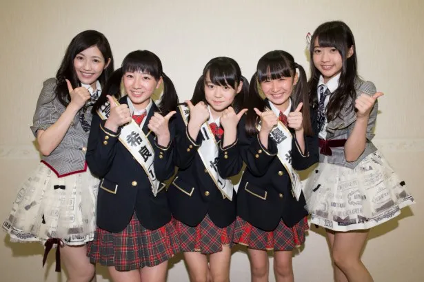 AKB48チームBは、1巡目・高橋希良(東京都・14歳※写真左から2番目)、2巡目・西川怜(東京都・11歳※写真中央)、3巡目・山邉歩夢(千葉県・13歳※右から2番目)の3名を指名！