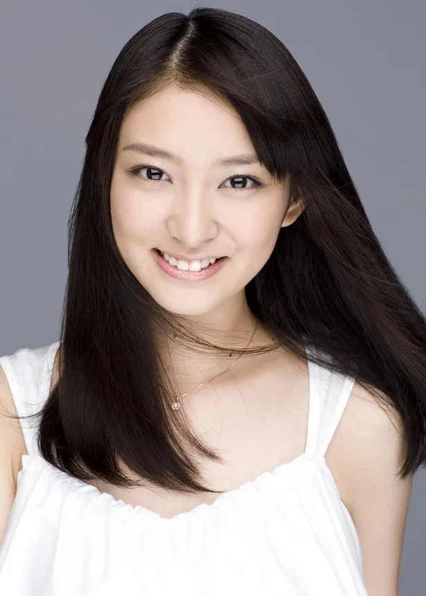【写真を見る】12歳のとき「国民的美少女コンテスト」出場をきっかけに、芸能界デビューした武井咲