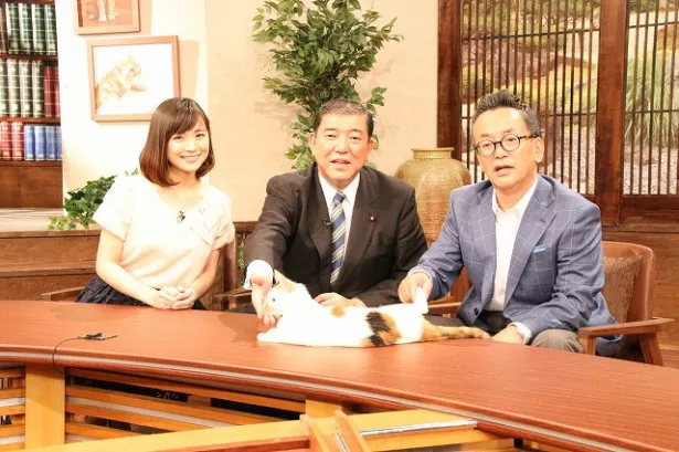 【写真を見る】5月16日の放送で共演した(左から)繁田美貴アナ、石破茂大臣、田勢康弘氏