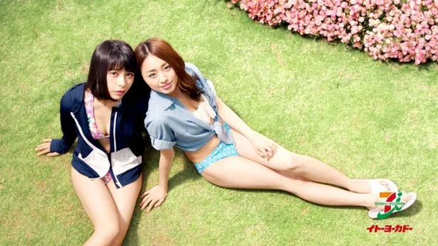 【写真を見る】田中美麗(写真左)、荒井玲良(写真右)が水着姿を披露！