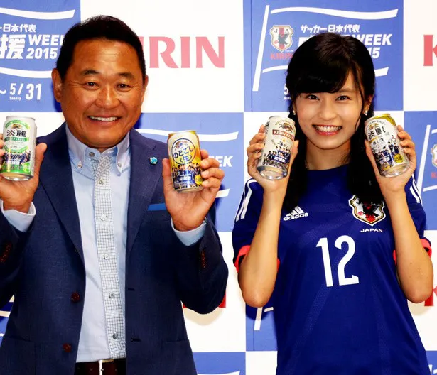 「サッカー日本代表応援WEEK2015　キックオフイベント」に出席した松木安太郎と小島瑠璃子