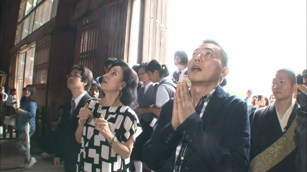 「ぶっちゃけ寺」で初めての関西ロケに挑んだ爆笑問題・太田光、高畑淳子ら(写真右から)