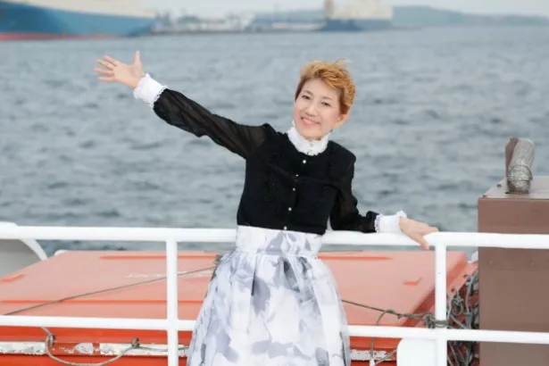 水前寺清子がデビュー50周年記念の船上トークショーで自らの歴史を振り返った