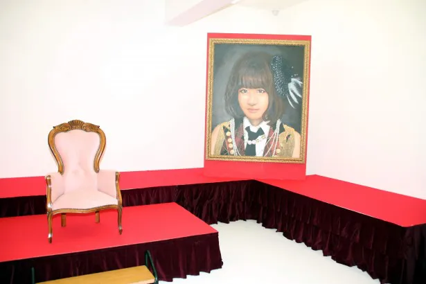 前田敦子の肖像画も展示