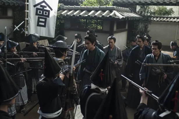 京都で薩摩と会津による政変が起きる。久坂は現場に駆け付けるが兵士に取り囲まれてしまう