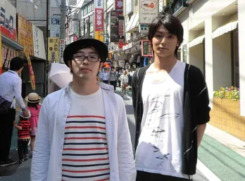 鈴木拓が初単独MC番組でイケメンとイチャイチャ?