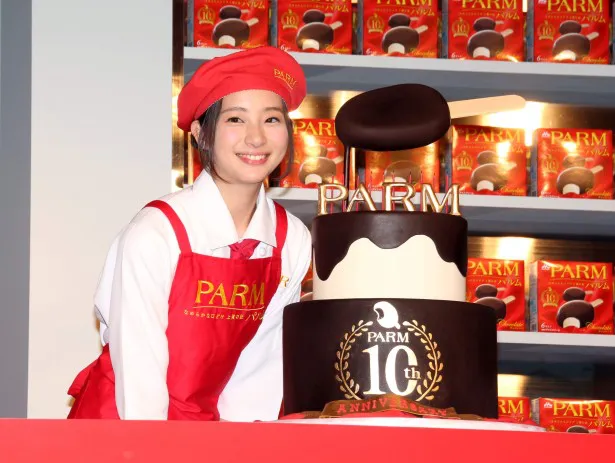 アイスブランド「PARM」の発売10周年を祝う