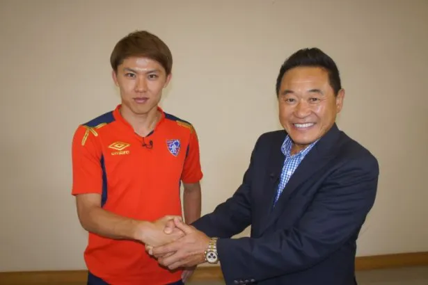 太田宏介選手と松木安太郎(写真左から)の新旧日本代表のサイドバック対談が実現！