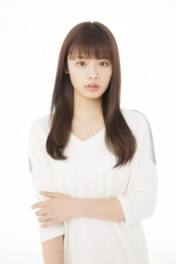【写真を見る】小泉さんのクラスメートのモテ系美少女・中村美沙役には古畑星夏がキャスティング