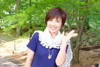 町中で突撃インタビュー　榊原郁恵があなたの町に!?