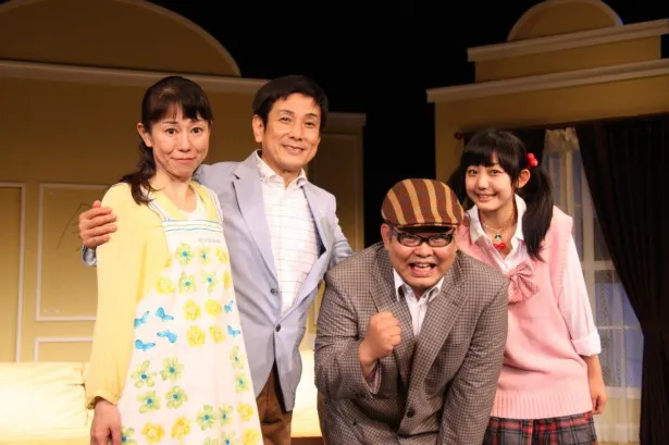 舞台「本日、家を買います。」の公開舞台稽古を行った(写真左から)曽木亜古弥、桂米團治、兵動大樹、岡田あずさ