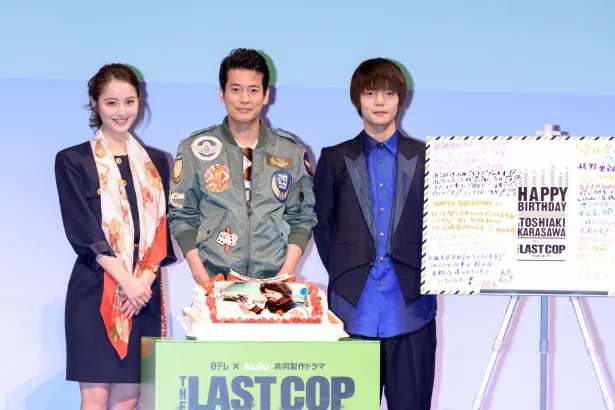 「THE LAST COP/ラストコップ」完成披露試写会に登場した佐々木希(左)、主演の唐沢寿明(中央)、窪田正孝(右)