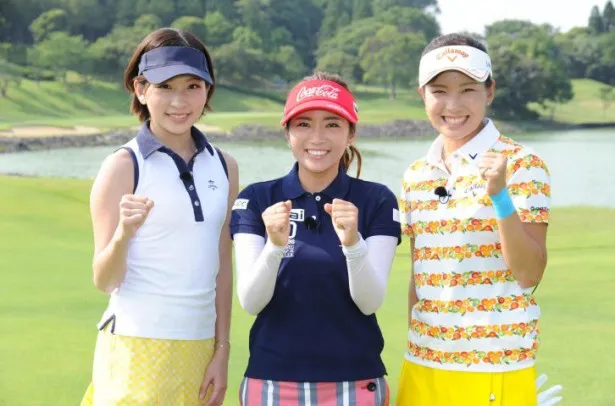 【写真を見る】美人ゴルファーチームの藤田美里、イ・ボミ選手、藤田光里選手はやる気まんまん！