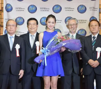 上戸、武井らに続き吉本実憂が横顔美人No.1に！