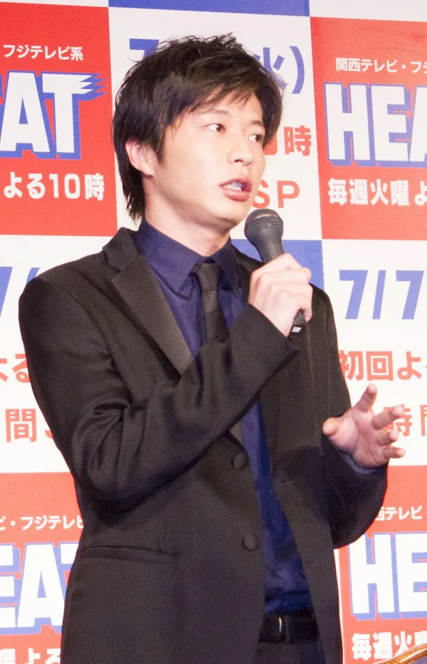 濱田直紀役の田中圭は「タツヤが消防団に入るきっかけを作ったライバルを演じます。なので、タツヤがちゃんと奮起できるようなライバルとして存在できるように頑張ります」と意気込む