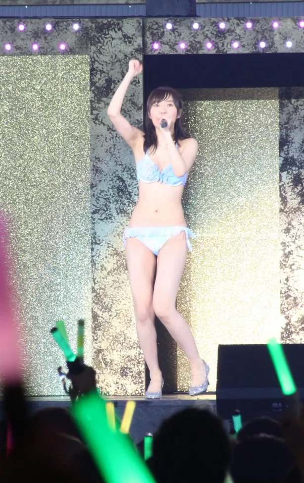 【写真を見る】ファンからの要望に応え、“水着ライブ”を敢行した指原莉乃