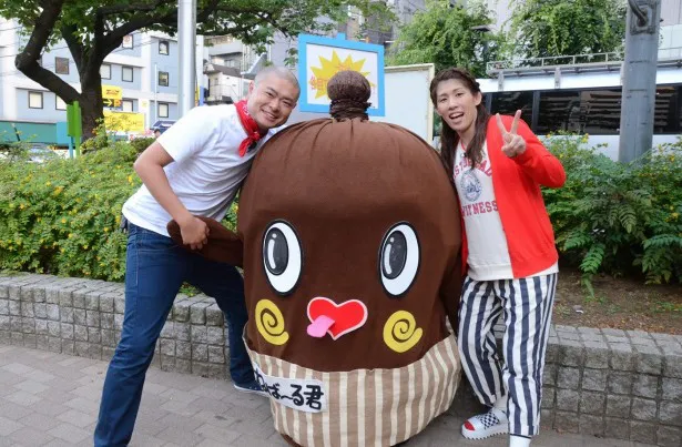 人気企画「1000歩でごちそうグルメツアー」の特別編も放送(写真左からあばれる君、ねば～る君、吉田沙保里選手)