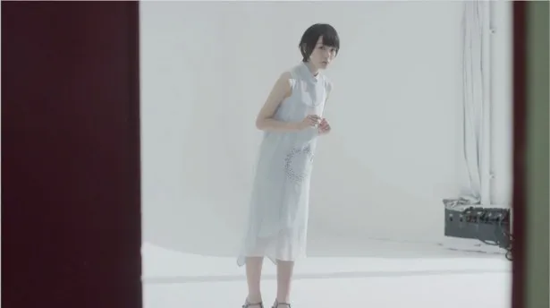 乃木坂46の12枚目シングル「太陽のノック」のカップリング曲「羽根の記憶」のMVが公開！