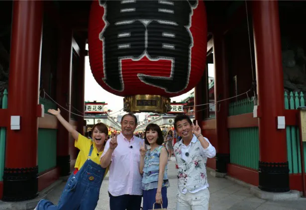 新番組「さんぽサンデー」の初回に登場するはるな愛、平泉成、戸田恵子、勝俣州和(写真左から)