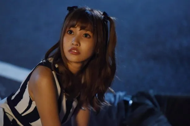 アイドルのミサミサ役は佐野ひなこ。映画版では戸田恵梨香が演じた