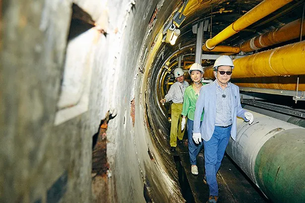 【写真を見る】東京駅の地下に潜入したタモリが、独自の視点で解説する