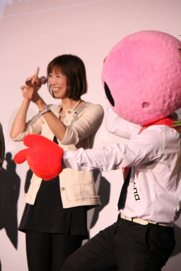 【写真を見る】Sexy Zoneに教わった振りを踊る大林素子(左)とバボドコロ(右)