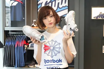 玉城ティナ絶賛!Reebok直営店にシンデレラの靴