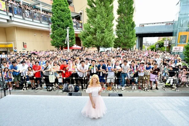 E-girlsのAmiがソロデビューシングルのリリースを記念して、故郷・大阪で凱旋イベントを開催！