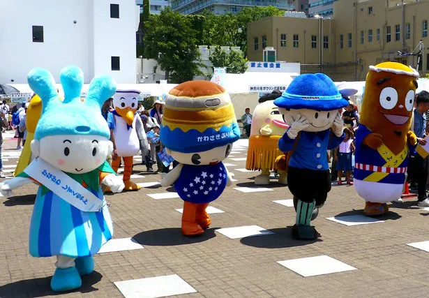 【写真を見る】闘志を燃やす(？)しずくちゃん、かわさきぷりん、「丹沢はだの三兄弟」丹沢すすむ、コロ坊