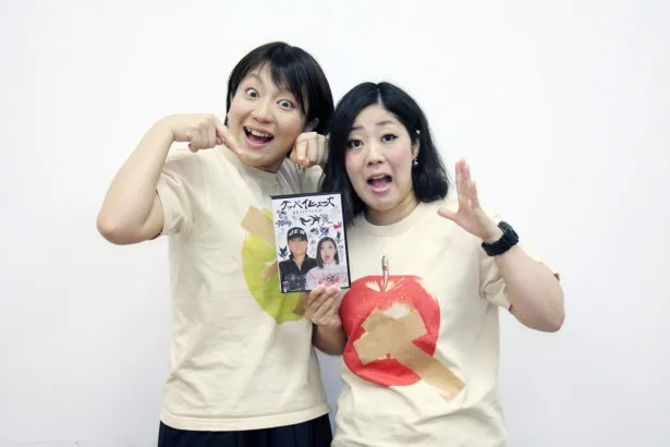 DVD「グッバイヒューズ」をリリースした日本エレキテル連合の(左から)橋本小雪、中野聡子