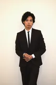 【写真を見る】演じる清十郎について桐山は「自分で言うのもなんですけど、この時代の色男の役です」と笑顔で明かす！
